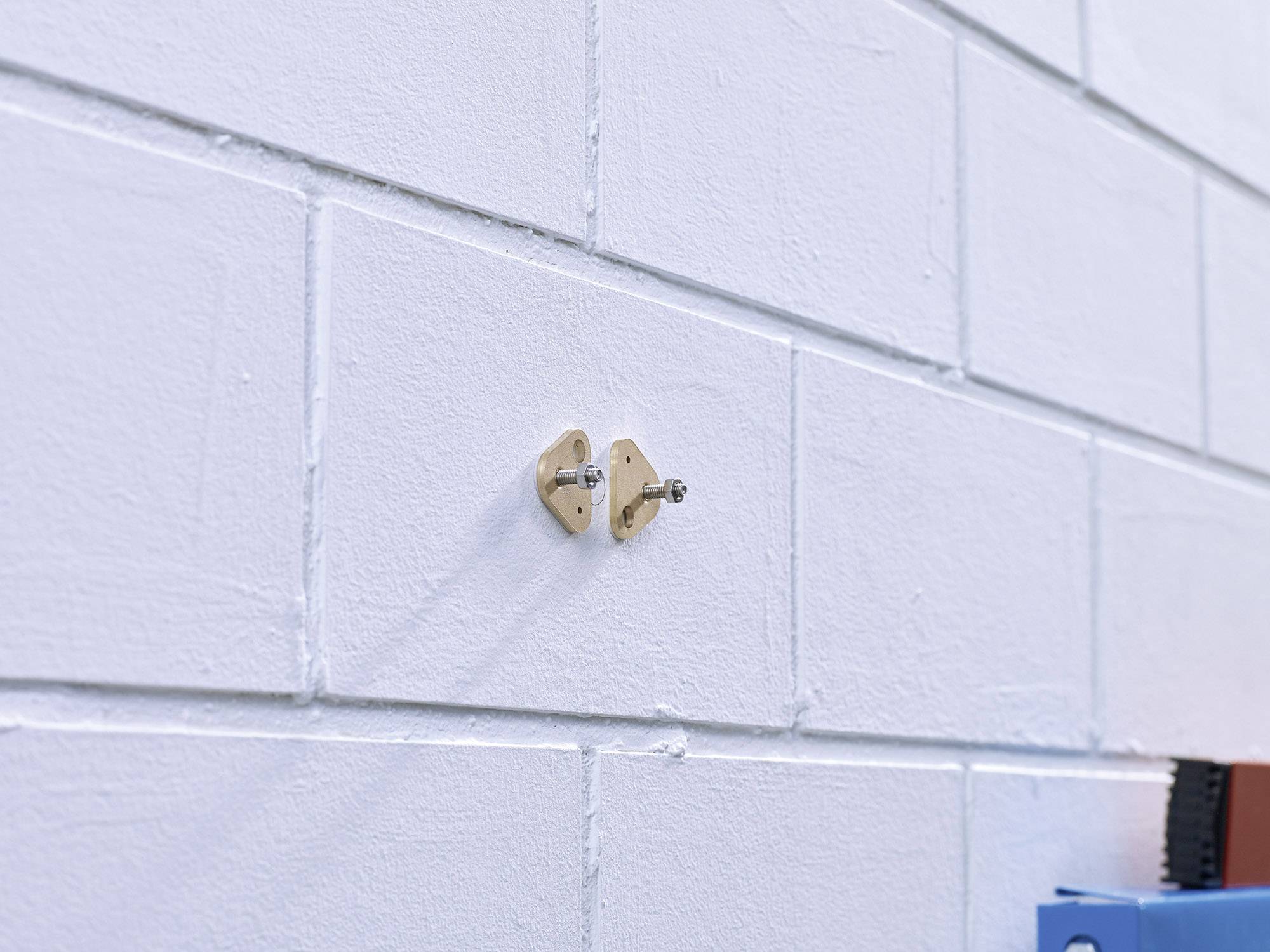 tesa 77901 Triangular adhesive screw Beige Content: 2 pc(s)-3