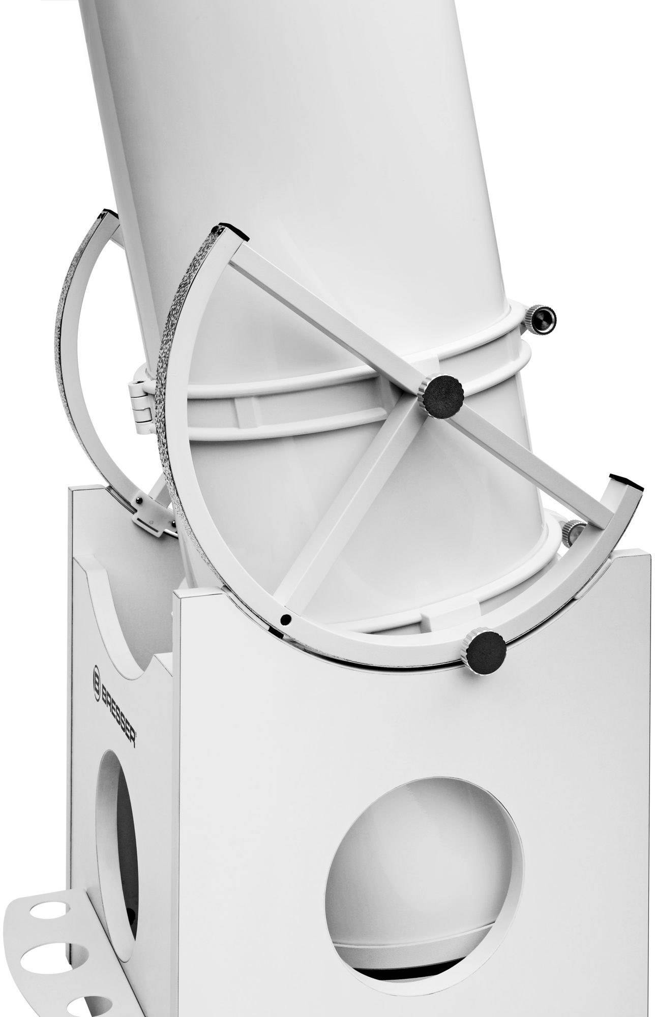 A white pipe with two round recesses at the base. It is held by a metallic frame with graduated rings.