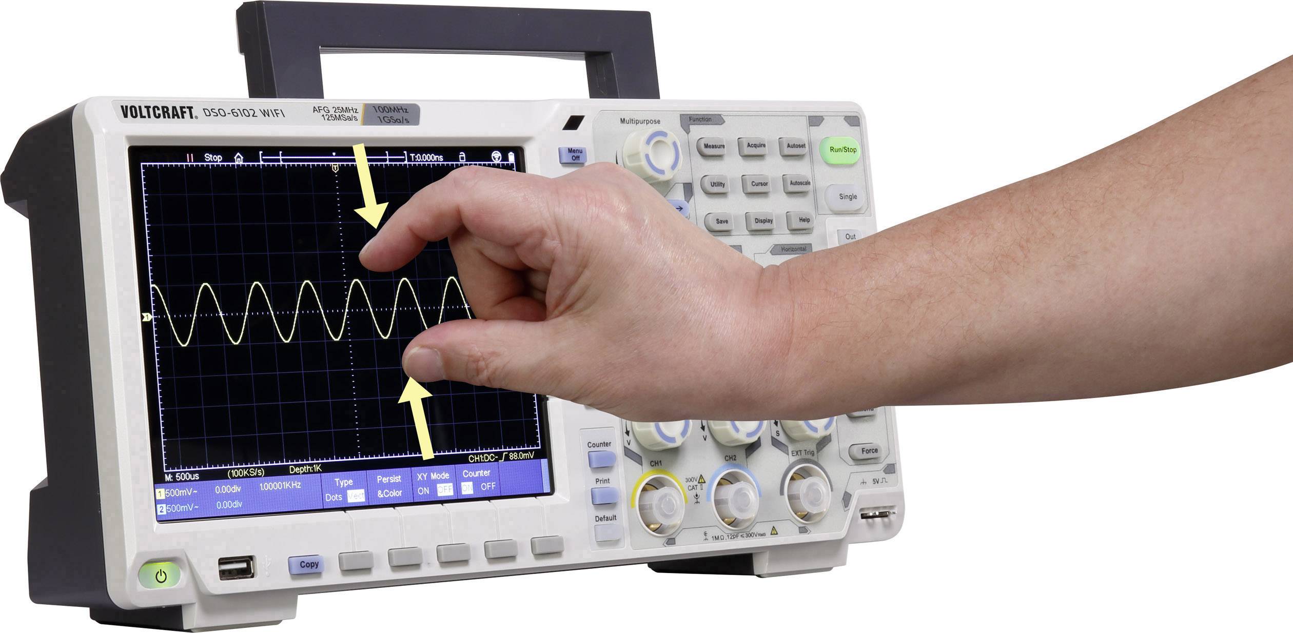 'A hand points to an oscilloscope displaying a sinusoidal voltage curve. Two yellow arrows mark specific sections.'