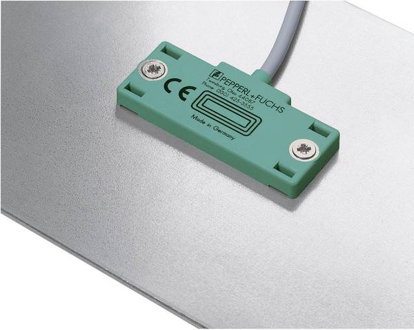 <br> Pepperl+Fuchs<br> Proximity sensor<br> Capacitive<br> CBN5-F46-E2<br> 051974<br> 50 x 20 mm<br> non-shielded<br> PNP<br> <br> <br>