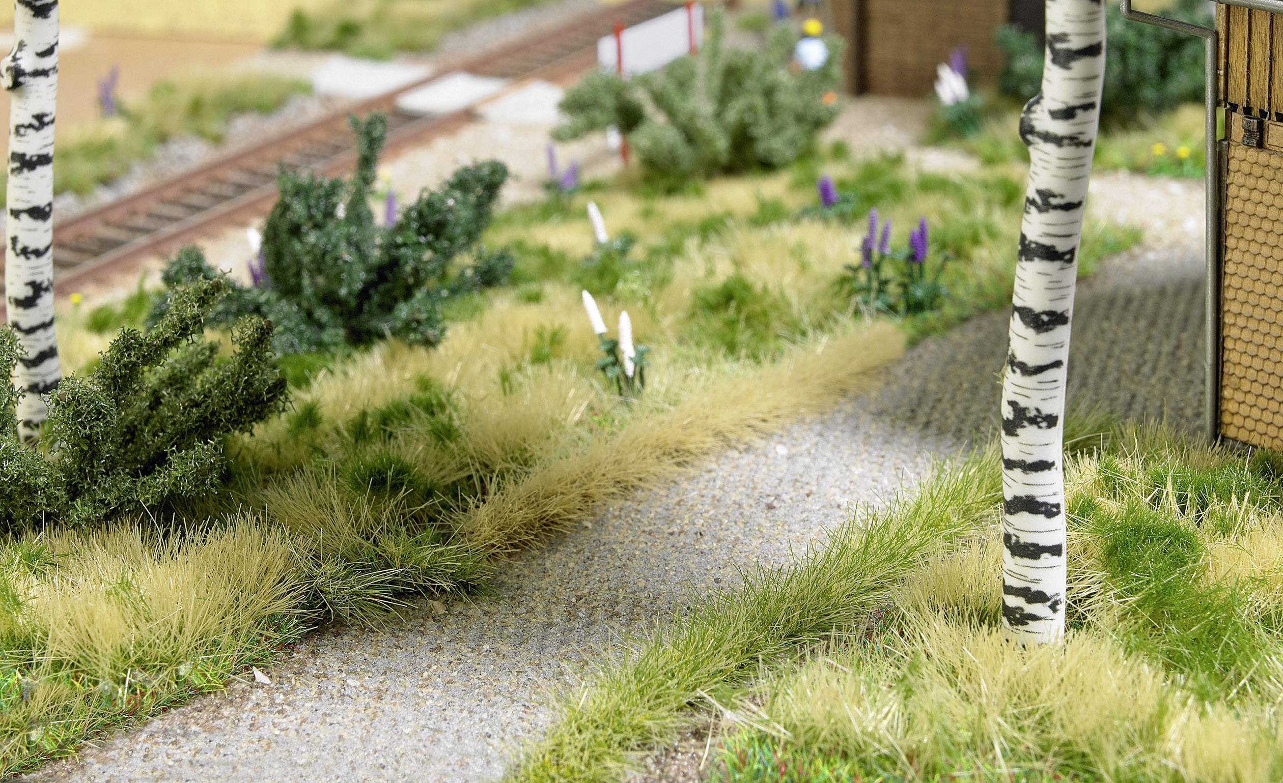 Busch 1342 Grass strips Spring Light green