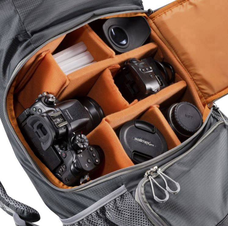 Camera bag with multiple compartments, safely storing two cameras, lenses and accessories. Ideal for photographers on the move.