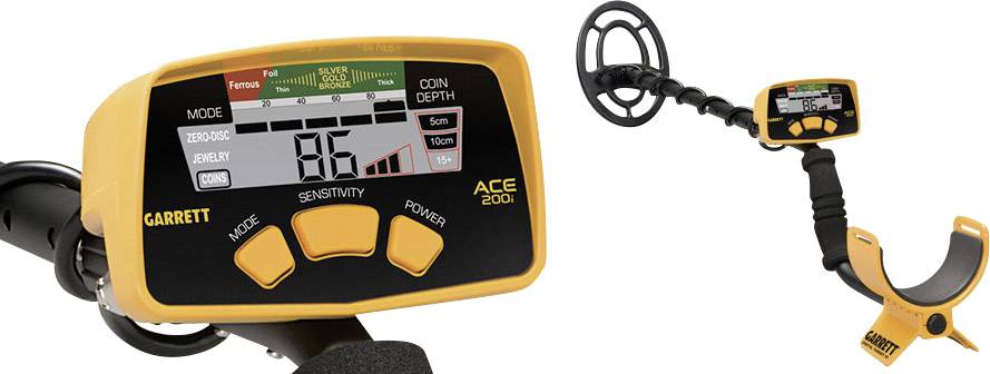 Hand Metal Detector Garrett ACE 200i with digital display shows mode, sensitivity, battery level, and conductivity indication.