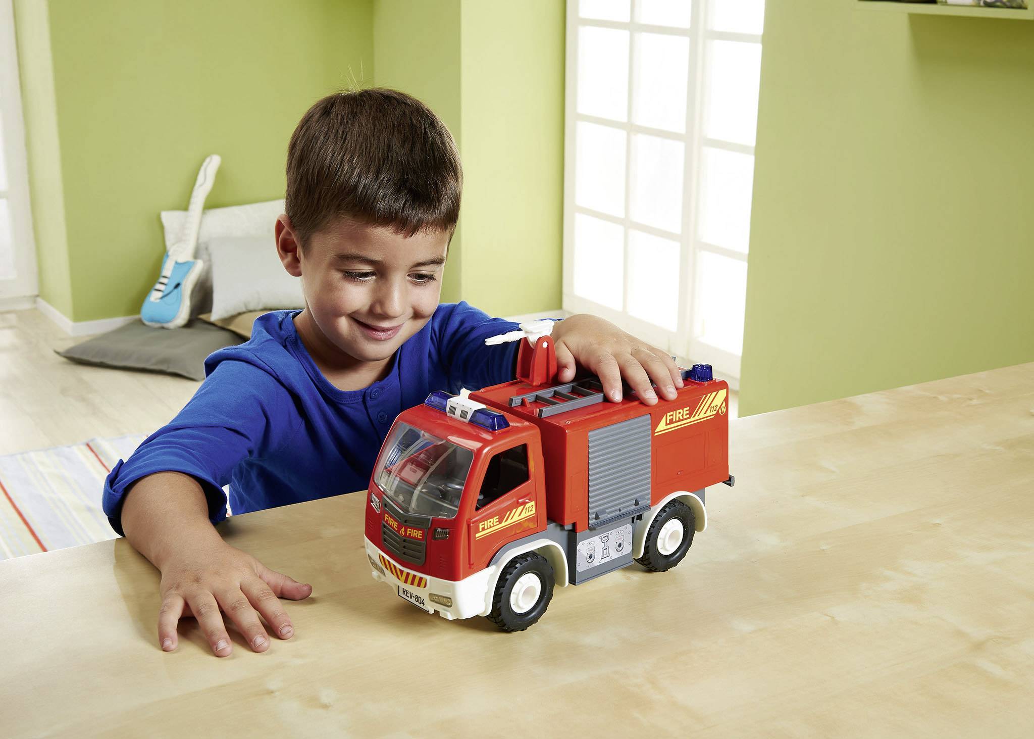 Revell 00819 Feuerwehr mit Figur Model car assembly kit 1:20-2