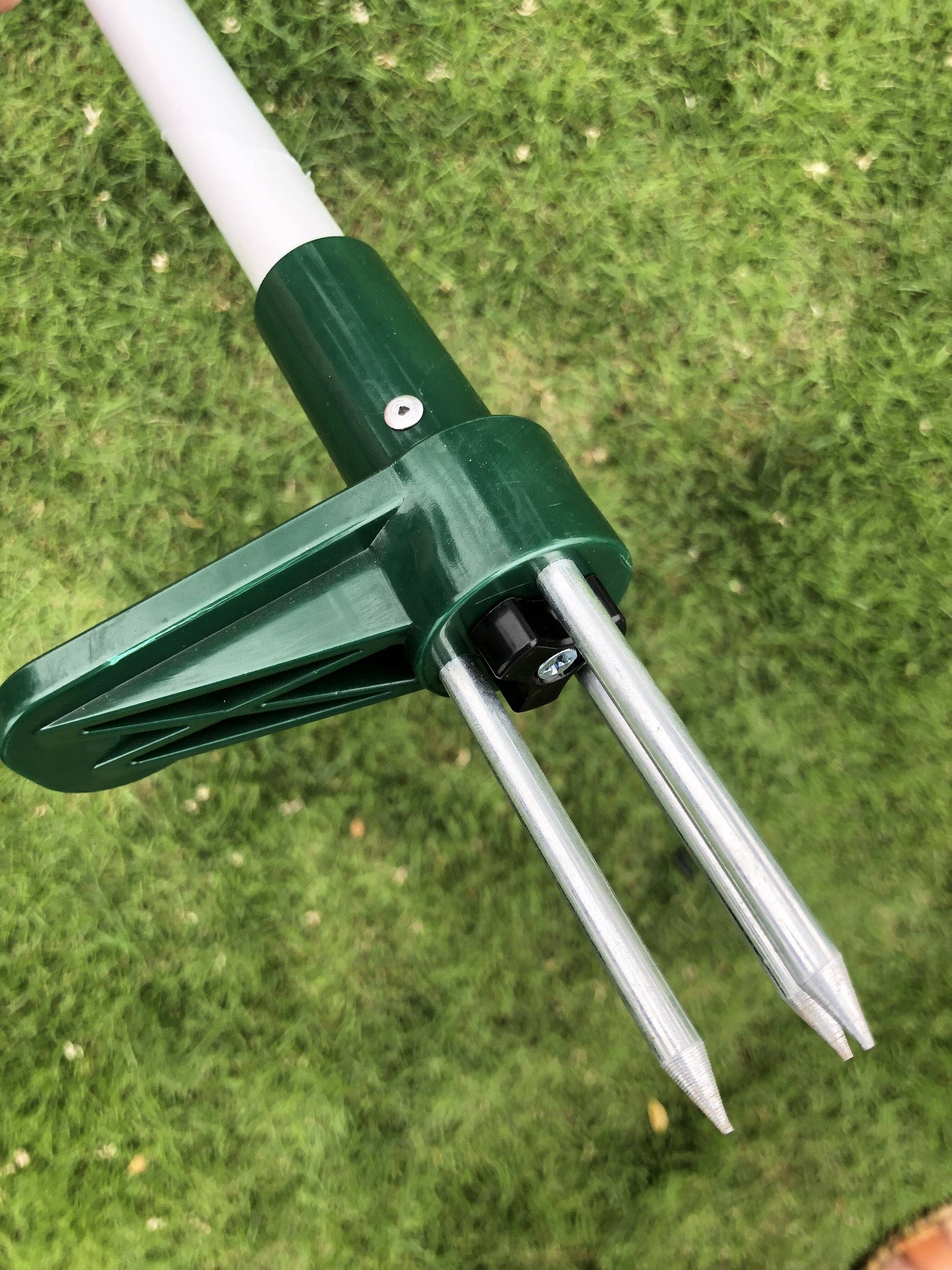 Basetech BT-1620658 Weeder + foot pad, T-grip | Conrad.com