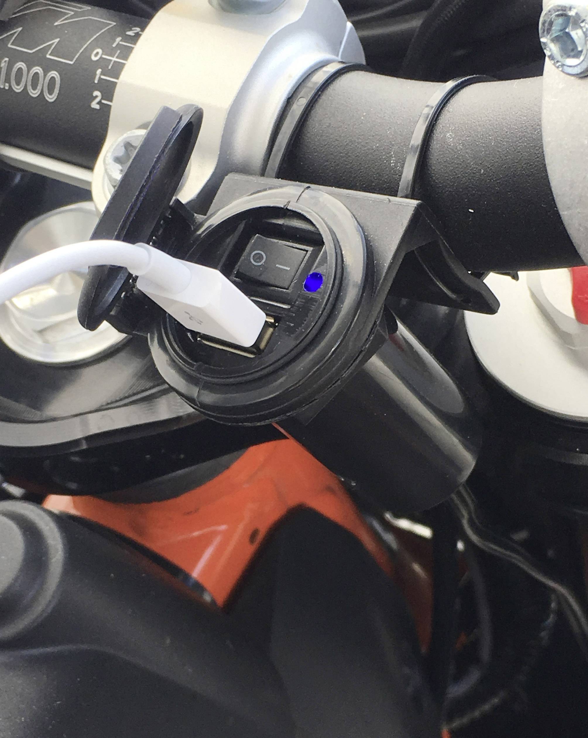 BAAS Detachable USB-CAR on-board socket 2.1A Max. load capacity=2.1 A | Conrad.com