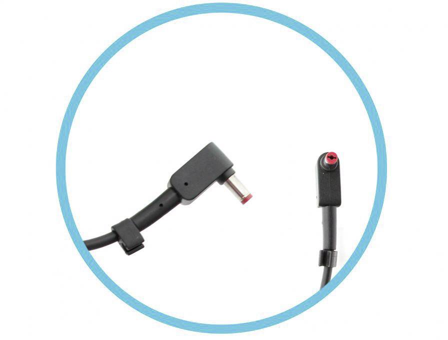 Two black power supply cables with different connector types, surrounded by a blue circle.