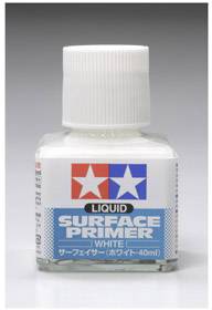 Bottle of white surface primer by Tamiya. Contains 40 ml of liquid. Packaging features double stars in blue and red.