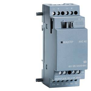 A grey industrial control module with the inscription 'RUN/STOP' and 'AM2 AQ', showing electrical connections and technical specifications.