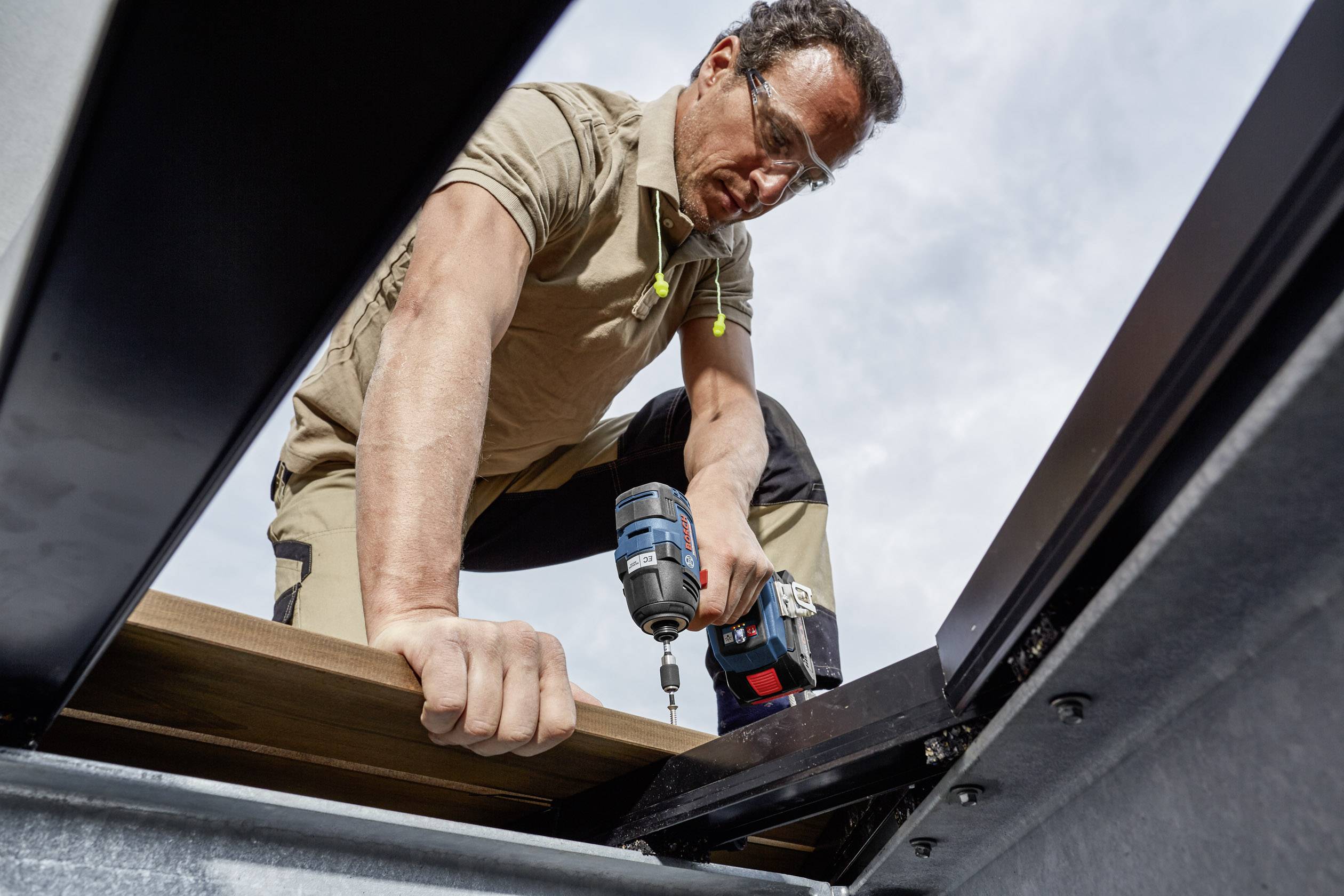 Bosch Professional GDR 18V-200 C + CoMo 06019G4100 Cordless impact driver 200 Nm 18 V No. of power packs included 2 5 Ah-5