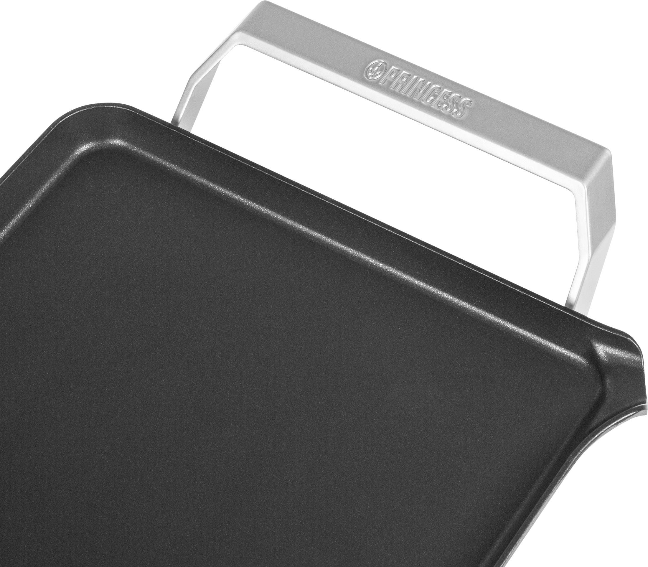 A black griddle plate with a metal handle, suitable for cooking on the hob or grilling food.