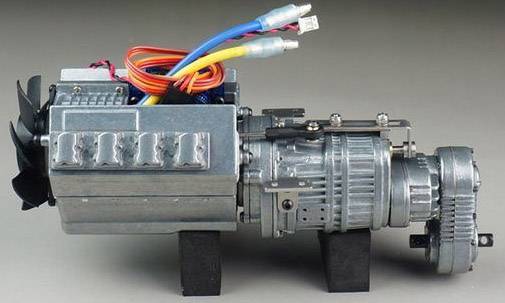 A model of an engine with a cooling fan and coloured cables, displayed on a mounting bracket.