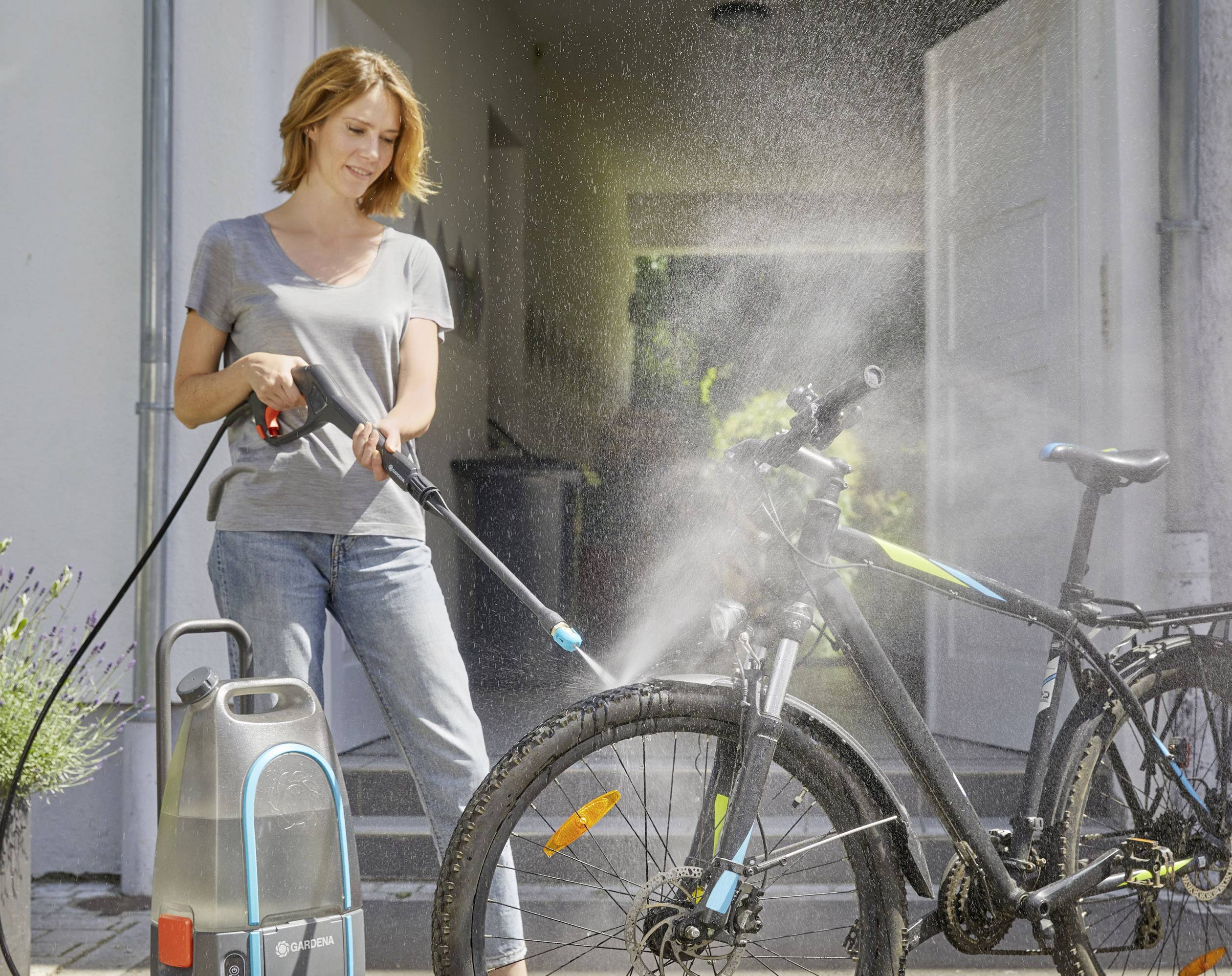 GARDENA AquaClean Li-40/60 Pressure washer 60 bar Cold water-2