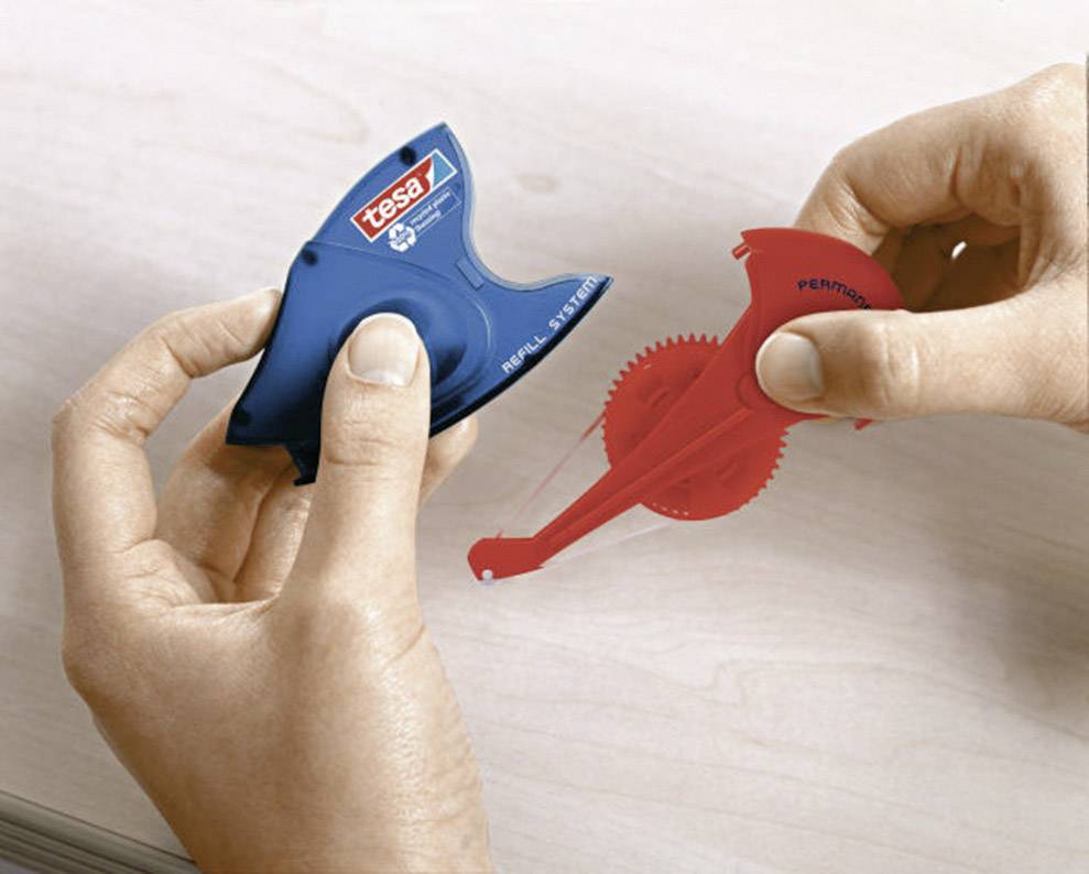 A hand is holding a blue 'tesa' tape dispenser, while the other hand displays a red inner mechanism to illustrate the replacement process.