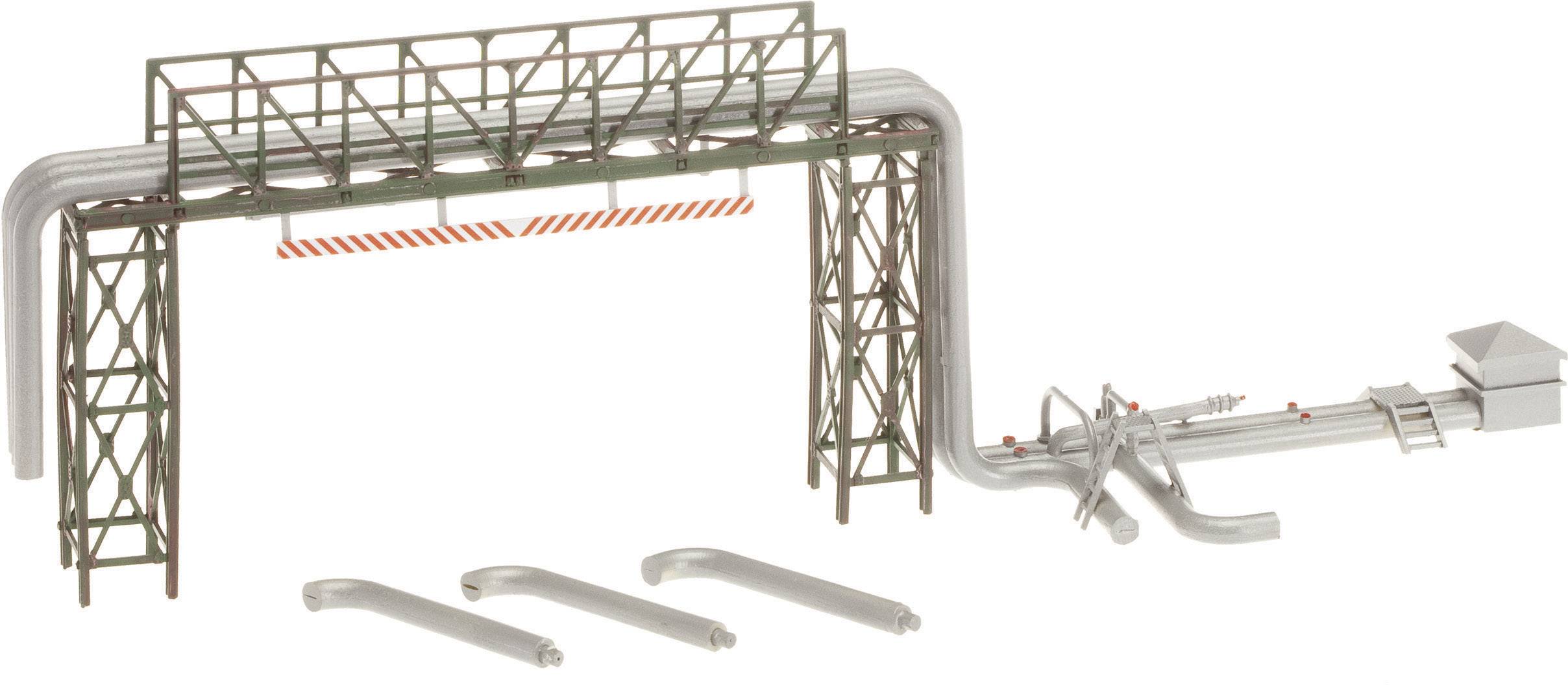 Industrial plant model with pipes and metal structures, showing piping systems and metal frameworks for industrial conveying processes.