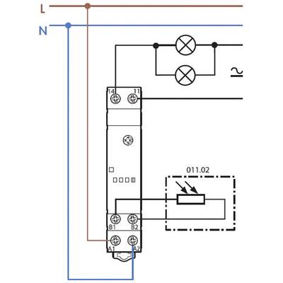 Circuit diagram of an electrical relay with connections and wiring to two lights; clearly shows the connection points.