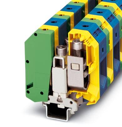 Several terminal blocks in different colours connected on a DIN rail. They show different connection types.