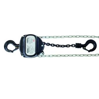 Block and tackle with hook, chains, and plaque. Labelled: '1000 kg'. Used for lifting and lowering heavy loads, industrial application.