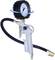 Air pressure gun with pressure gauge for measuring tyre pressure, display in bar and psi, flexible hose and ergonomic handle.