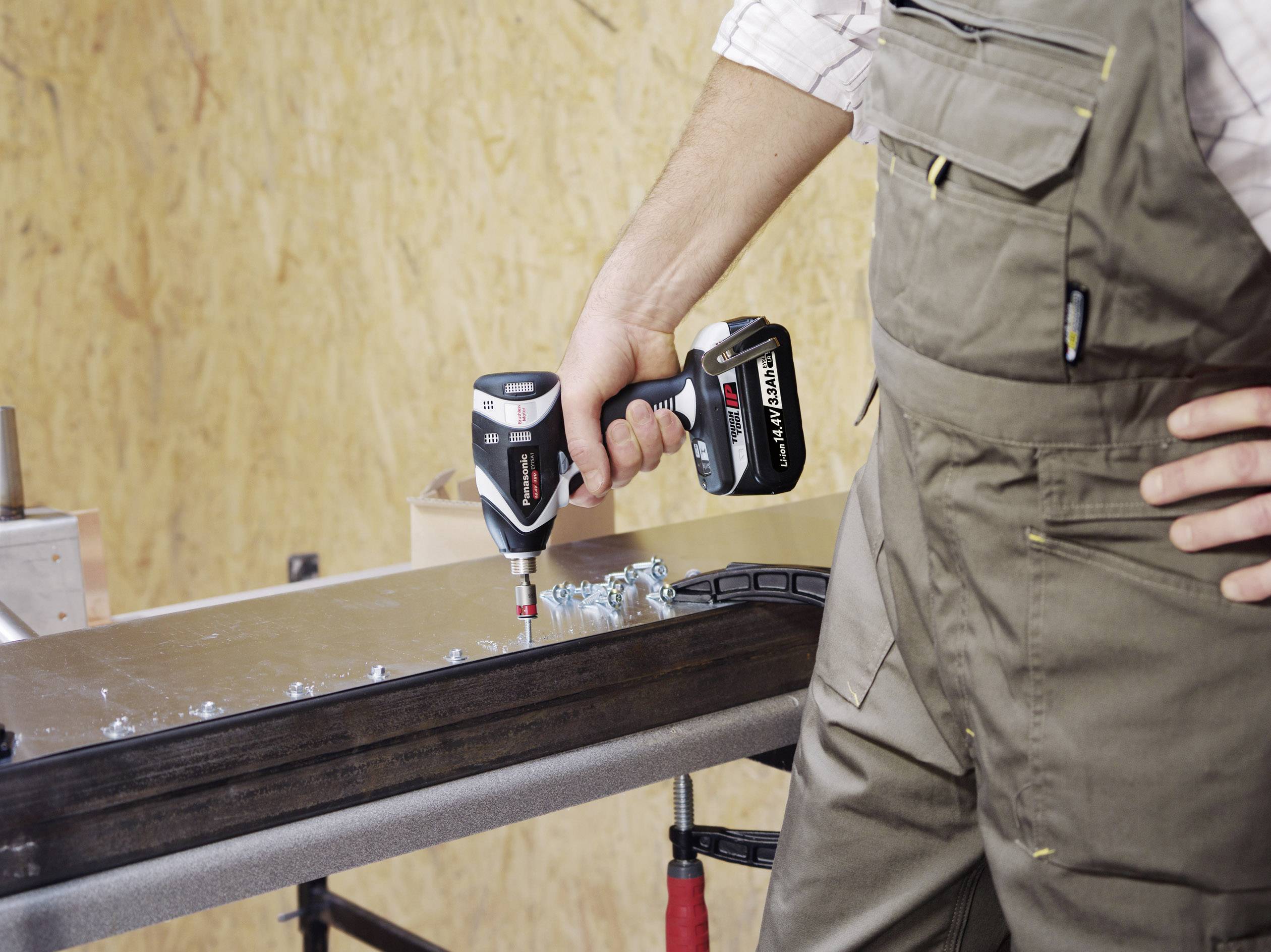 Panasonic EYC210LR2F Cordless LithiumIon Combo Screwdriver Set from