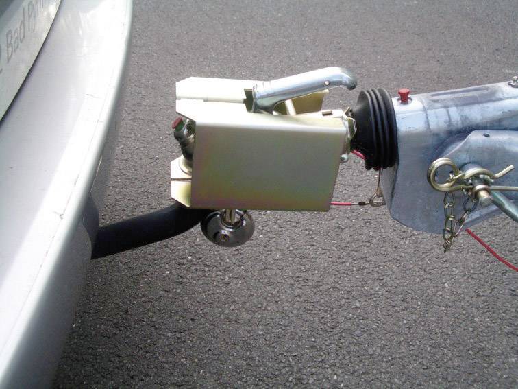 Tow bar of a vehicle shows the moment of connection.