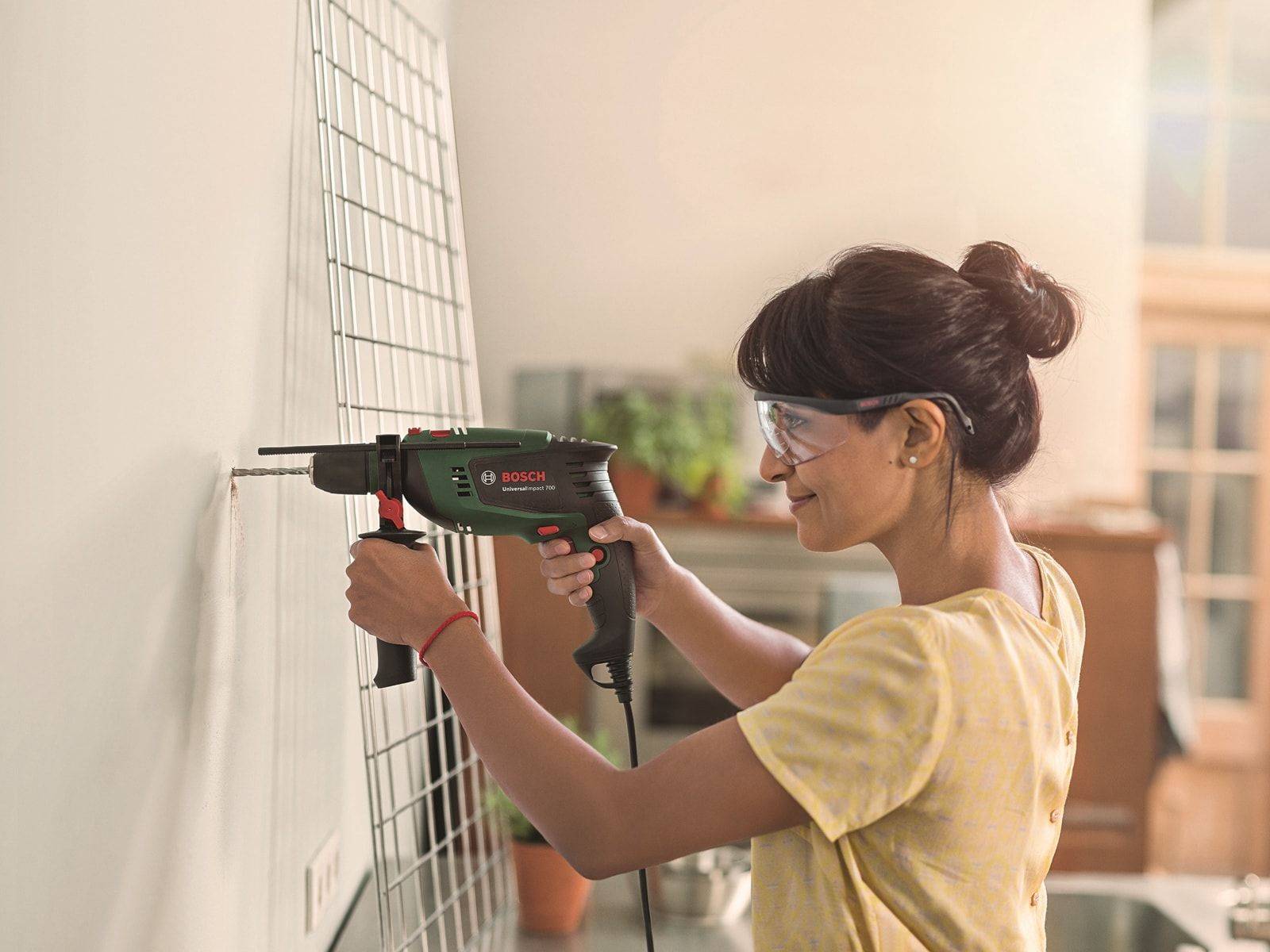 Symbol image for Bosch Home and Garden UniversalImpact 700 1-speed-Impact driver 701 W incl. case
