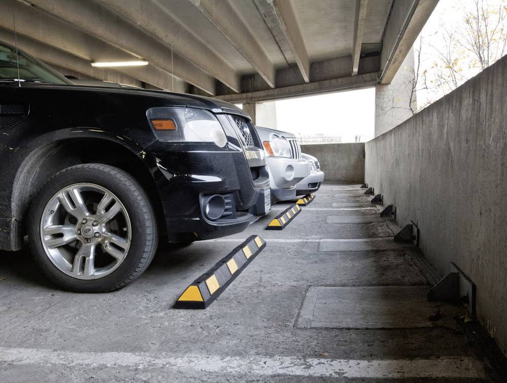 TRAFFIC-LINE Park-it Wheel Stops - 1 Piece, Recycled rubber, Wheel-stop 1800 Black/yellow,-2