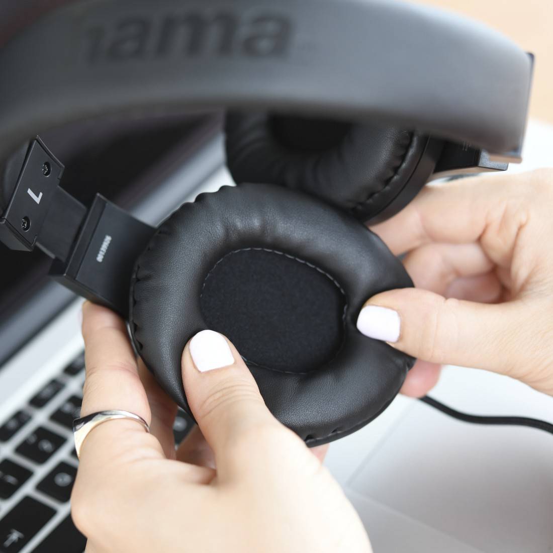 Hama Over-ear headset Corded (1075100) Stereo Black Volume control, Microphone mute PC-2