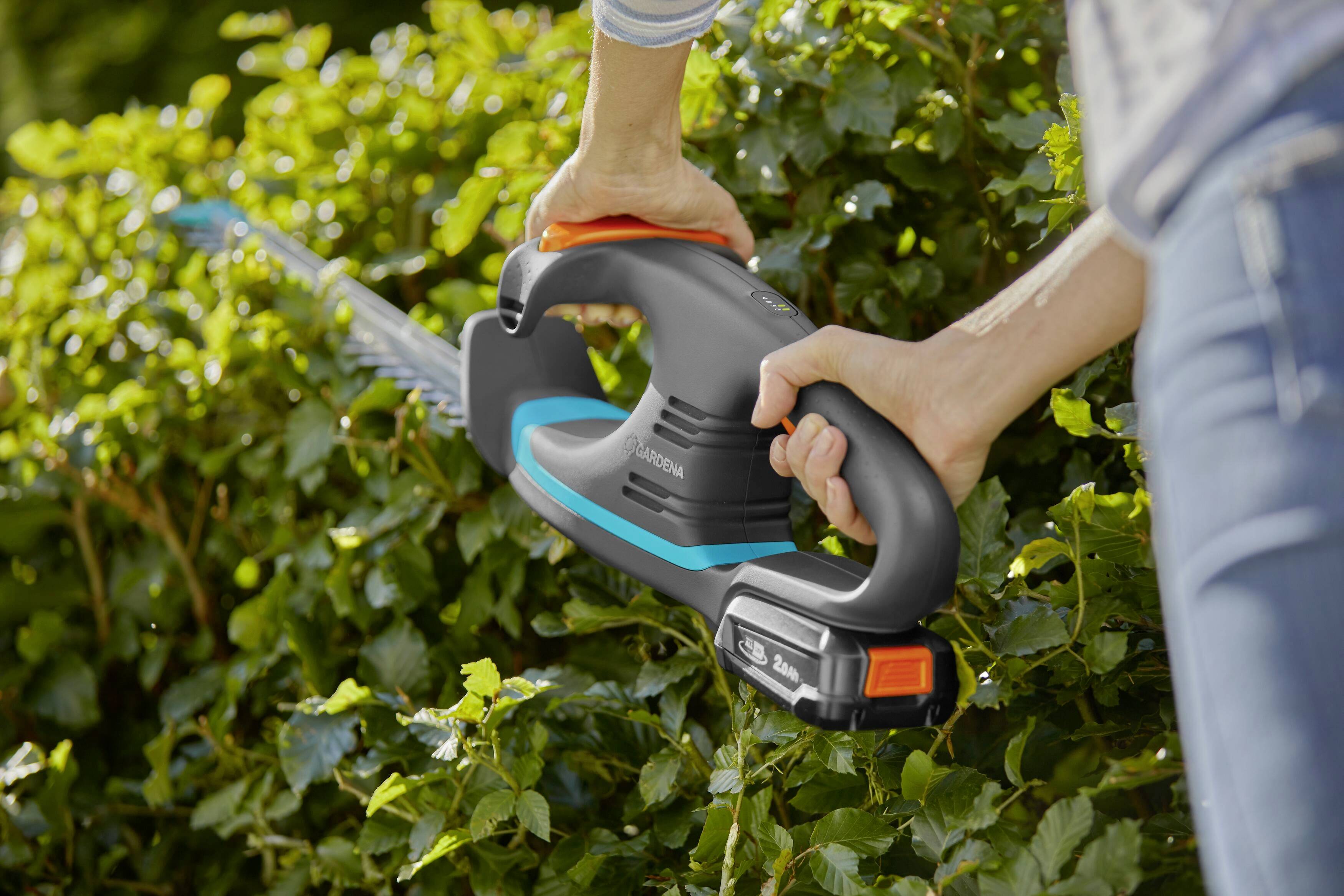 GARDENA EasyCut 40/18V P4A Rea Batería Cizalla para setos Incluye cargador 18 V Li-Ion 400 mm-1