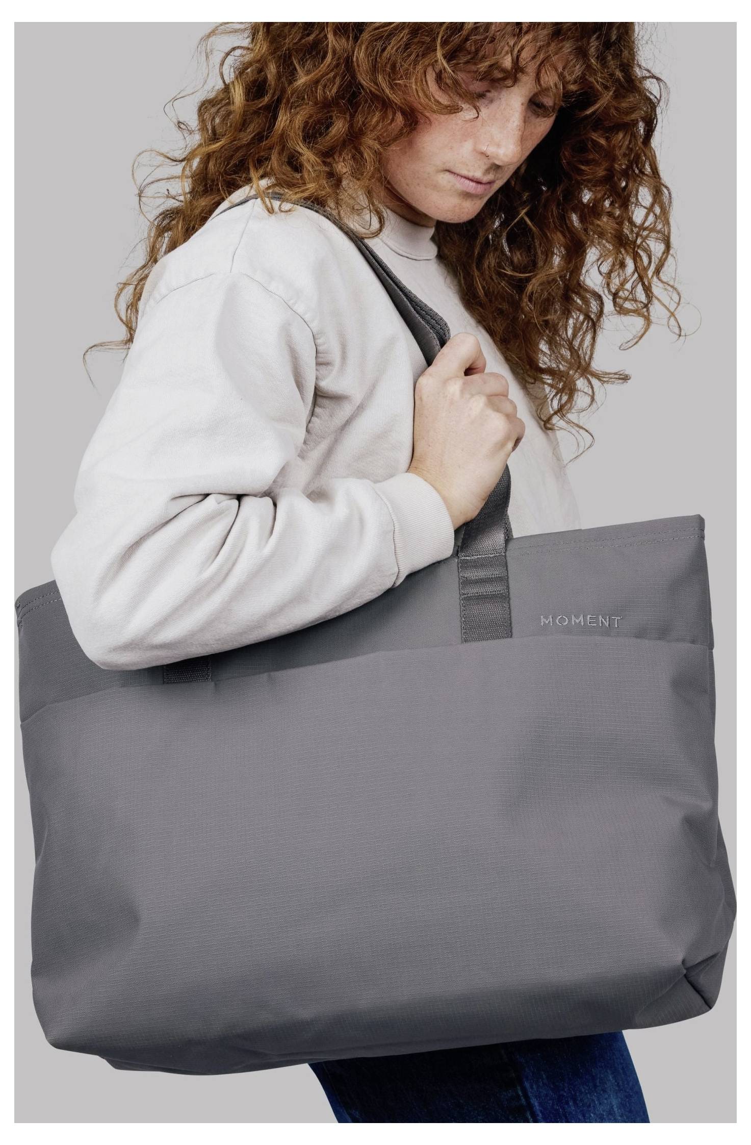 Moment Moment Everything Travel Tote 19L Grey Bolsa de viaje Bolsillo para ordenador portátil, Resistente al agua-6