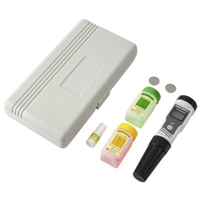 Un boîtier en plastique blanc, un pH-mètre, deux bouteilles de solution avec des bouchons verts et oranges, et de petites batteries rondes sur un fond blanc.