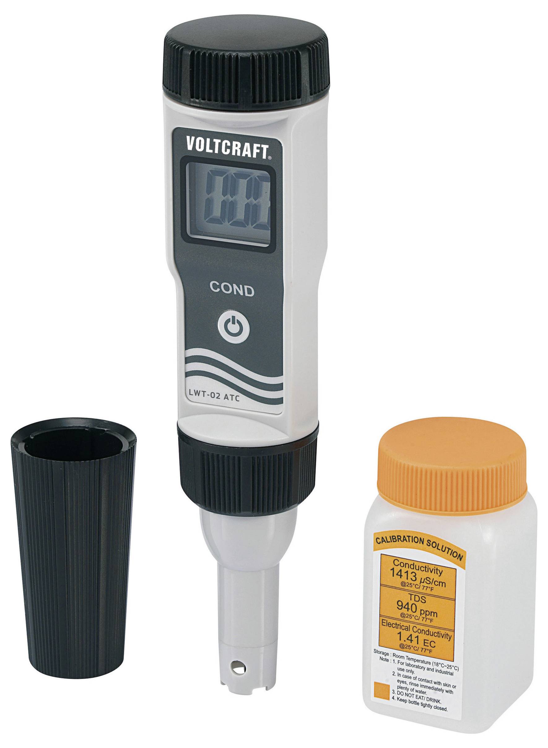 Un conductimètre portable avec un affichage numérique, à côté d'une bouteille de solution de calibrage avec un bouchon orange.