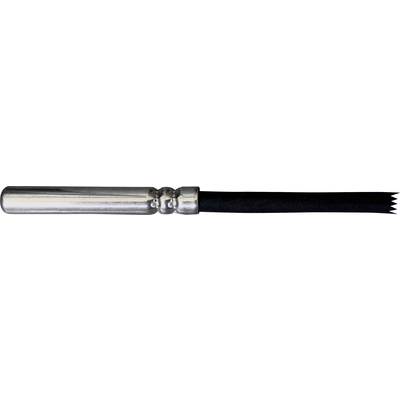 Un tube métallique brillant à gauche est partiellement enveloppé d'une gaine de protection noire et flexible qui s'étend vers la droite.