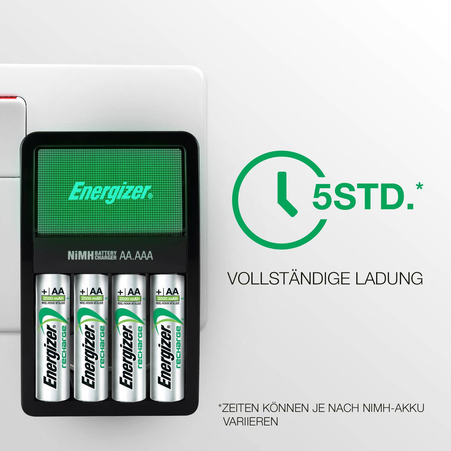 Un chargeur avec quatre piles AA, à côté d'un graphique d'horloge vert indiquant '5 H* CHARGE COMPLÈTE'. Remarque : 'Les temps peuvent varier selon la batterie NiMH'.