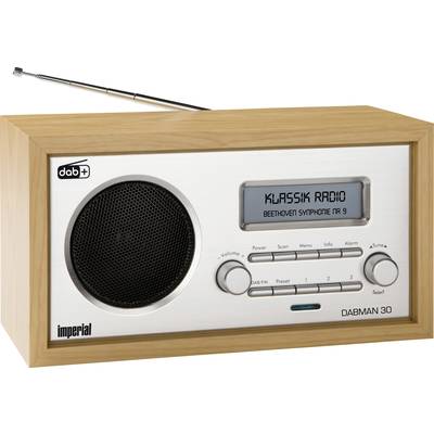 Un poste de radio rétro à finition bois avec un affichage numérique indiquant 'Klassik Radio : Symphonie n°9 de Beethoven'. Haut-parleurs à gauche, rangée de touches à droite.