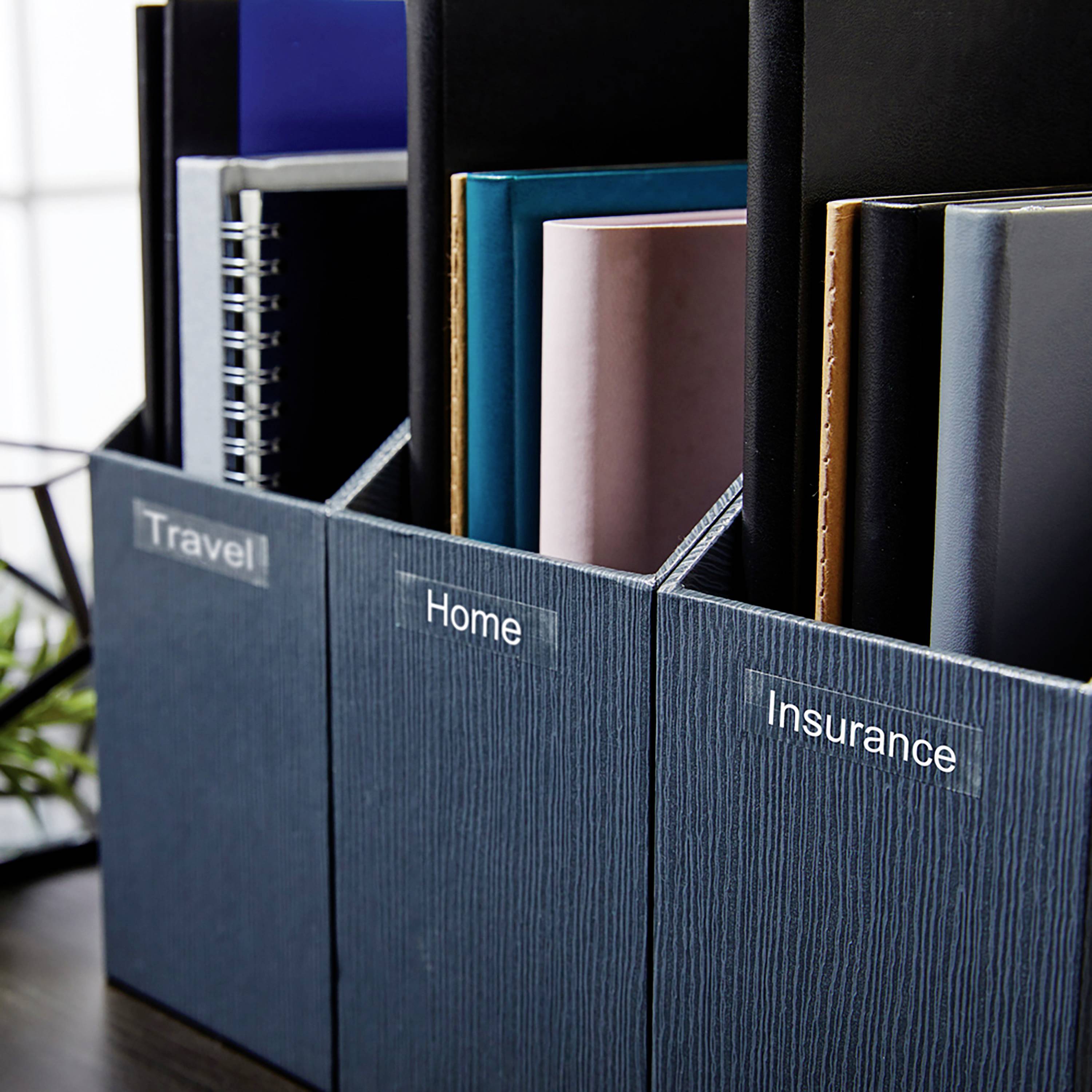 Trois classeurs dans une étagère sont étiquetés 'Travel', 'Home' et 'Insurance', ce qui suggère un classement organisé.