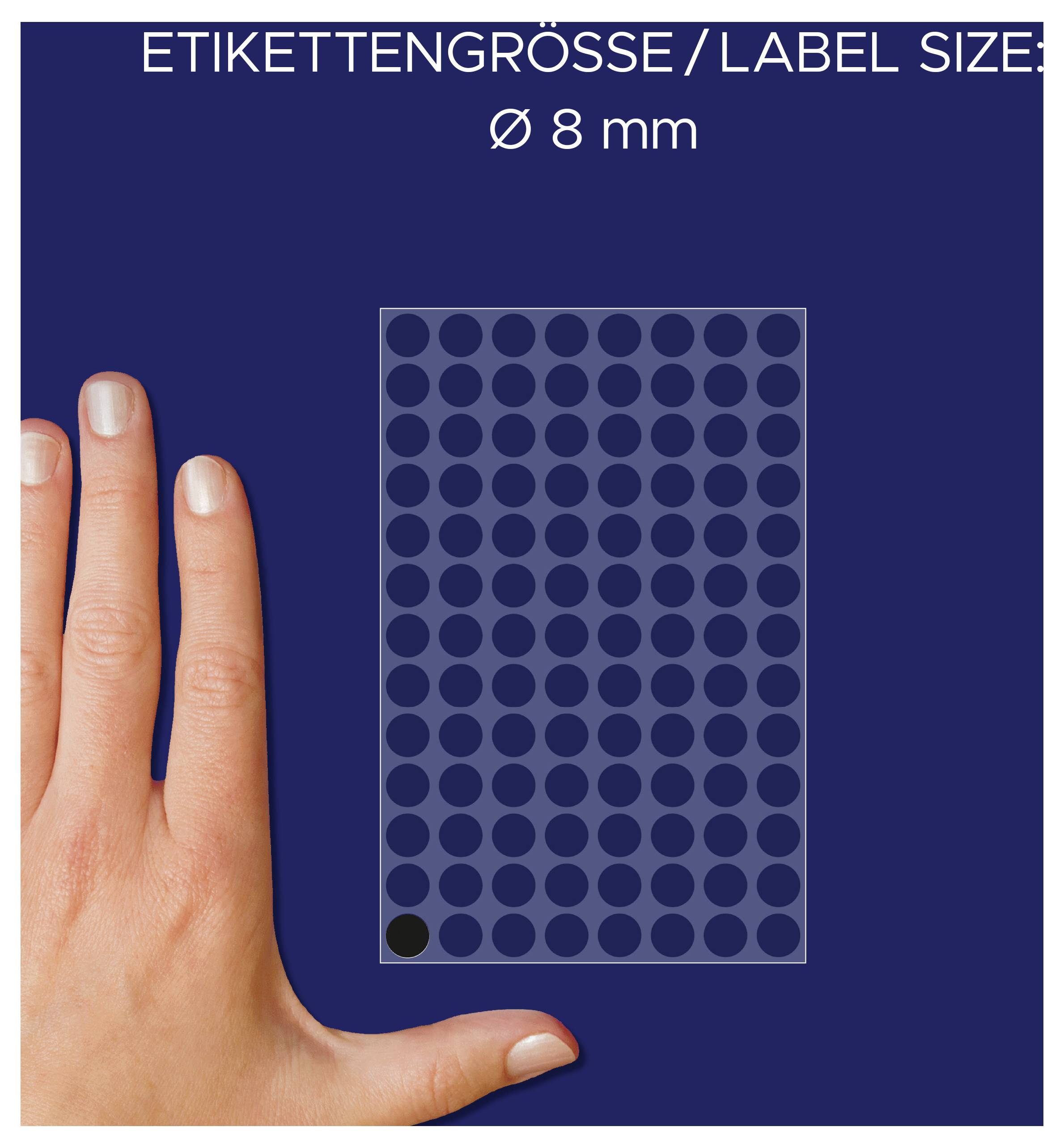 Indication de taille pour les étiquettes : « TAILLE D'ÉTIQUETTE / LABEL SIZE » avec « Ø 8 mm » et une plaque d'échantillon composée de petits points ronds à côté d'une main comme comparaison de taille.
