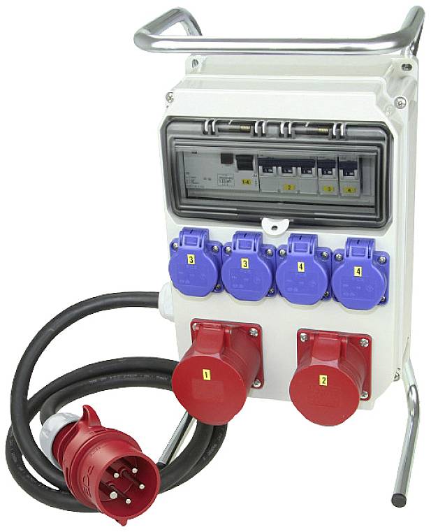 'Station de distribution portable avec plusieurs prises bleues et rouges et un câble électrique, adaptée aux chantiers.'