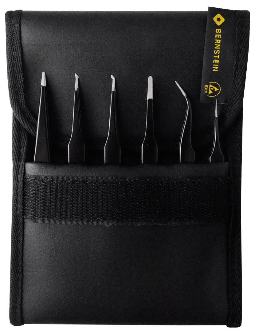 Une pochette à outils noire contenant six pinces à épiler de précision avec des pointes de formes variées, portant une étiquette jaune et noire 'Bernstein' sur le rabat.