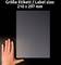 Une main compare la taille d'une étiquette dont les dimensions sont de 210 x 297 mm.