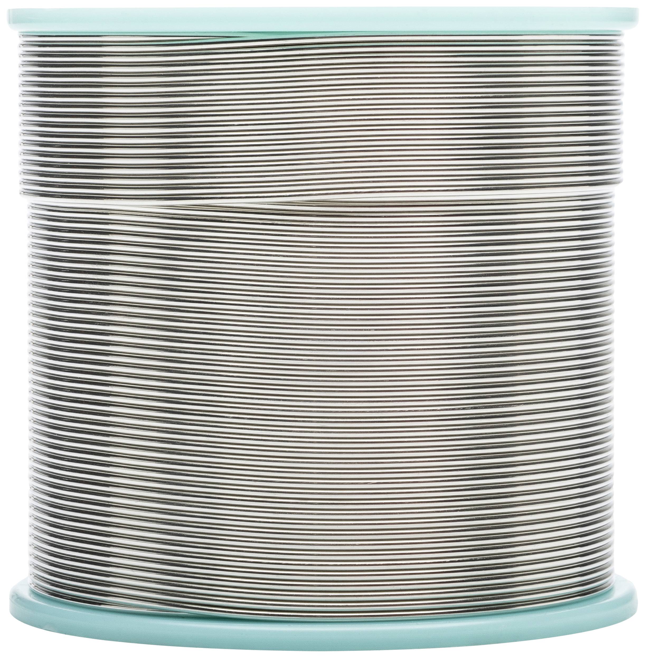 Bobine enroulée serrée de fil d'argent sur un support en plastique turquoise.