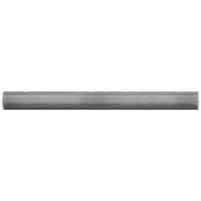 Long cylindrical gray mesh filter or screen with a woven texture, shown horizontally on a white background.<br><br>Filtre ou écran cylindrique allongé en maille grise avec une texture tissée, présenté horizontalement sur un fond blanc.