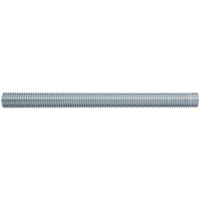 Une longue tige ou boulon métallique filetés en argent montré horizontalement sur un fond blanc.