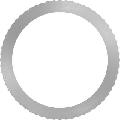 Anneau argenté aux bords dentelés encadrant un espace intérieur blanc et vide.