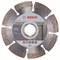 Disque de coupe diamanté segmenté de la marque Bosch, diamètre 115 mm, adapté pour le béton. Vitesse de rotation maximale : 13 300 tours par minute.