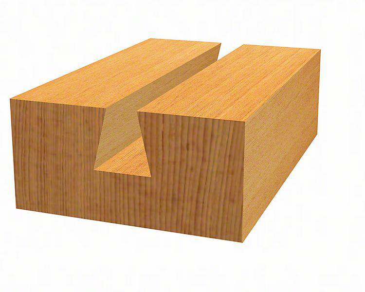 Poutre en bois avec une rainure en U traversant transversalement le matériau, illustrant la fabrication ou l'usinage d'un assemblage à rainure.