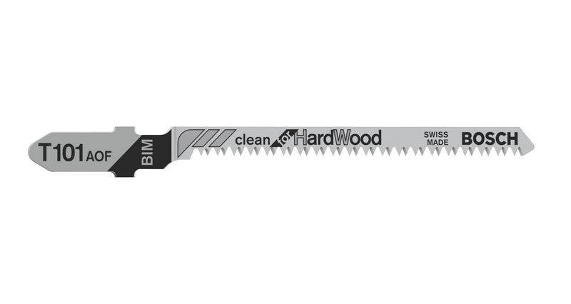 Une lame de scie sauteuse en argent portant l'inscription « T101 AOF BIM clean for HardWood ». Fabriquée par Bosch en Suisse.