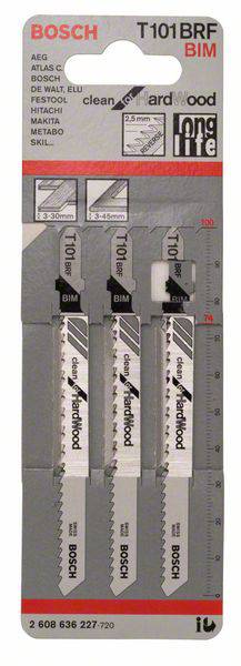 Trois lames de scie Bosch T101BRF pour bois sur une carte en carton, chacune finement dentelée et adaptée pour des coupes rapides et précises.