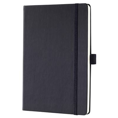 Carnet relié en toile noire avec sangle de fermeture élastique, présenté fermé sur fond blanc.