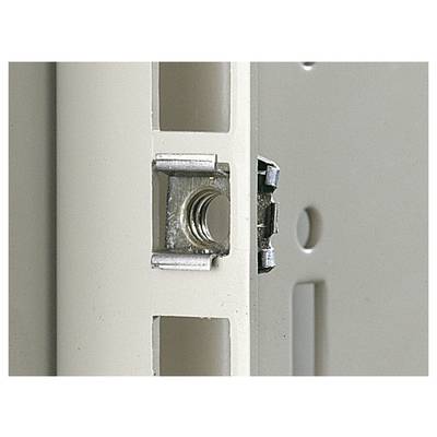 Écrou sur un support d'étagère, prêt à être fixé dans un système de rayonnage métallique.